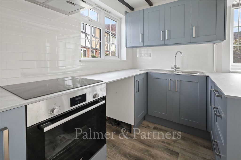 Property photo 2 of 10 Kitchen