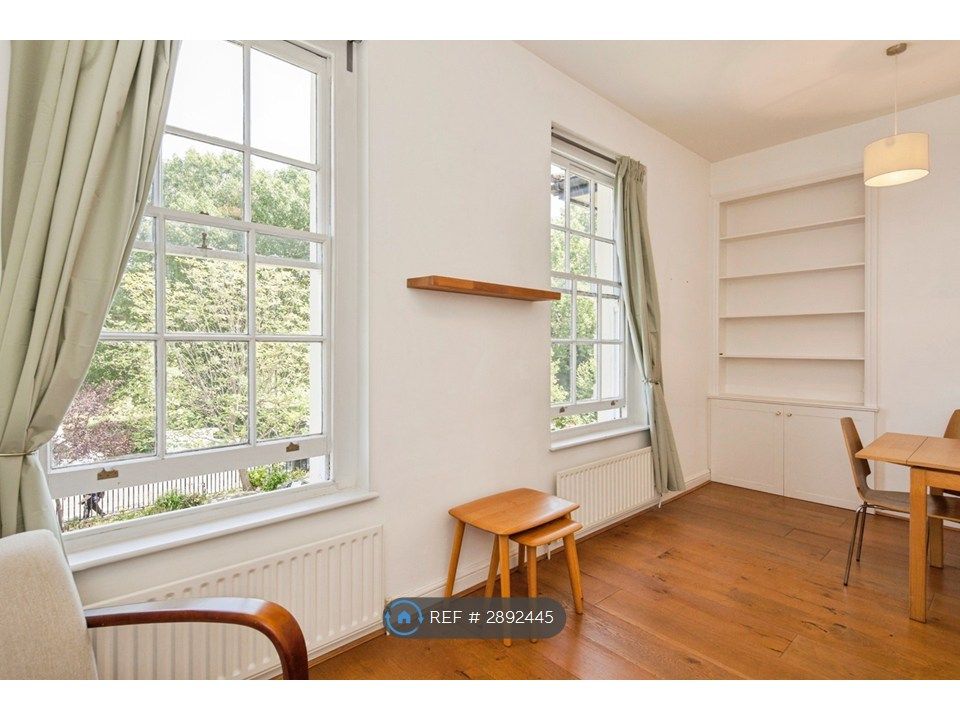 Property photo 1 of 10 Living Room