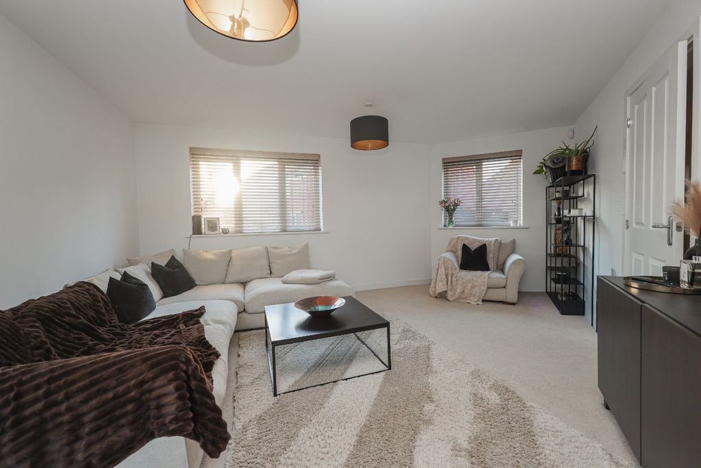 Property photo 2 of 21 4829382