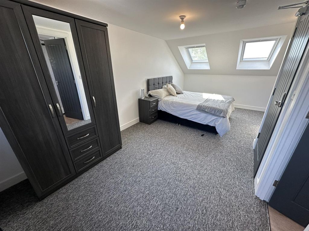 Property photo 1 of 9 Room 6