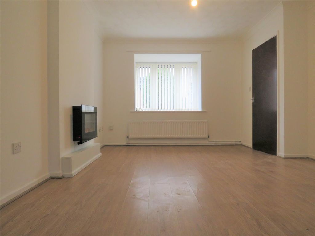 Property photo 3 of 10 Living Room