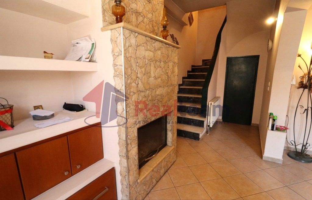 Property photo 2 of 25