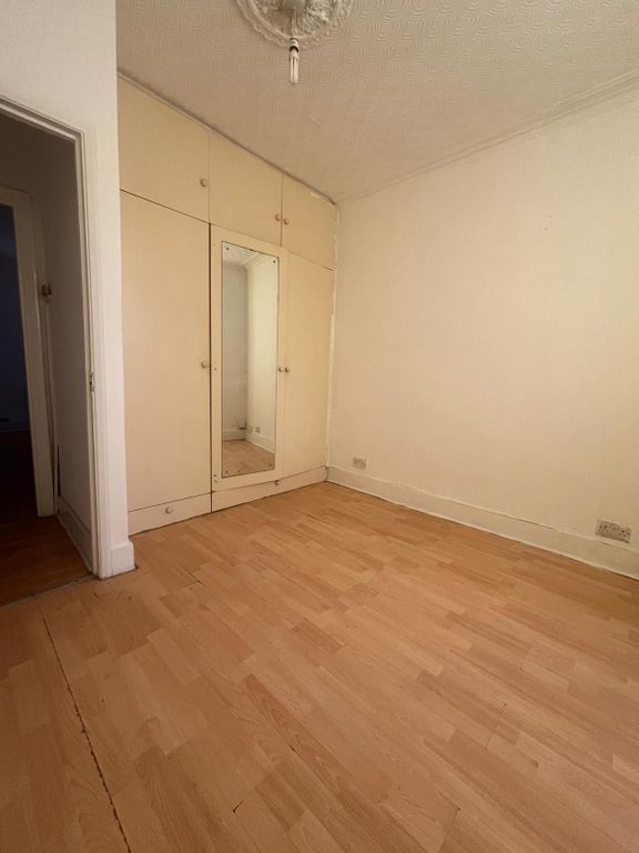 Property photo 1 of 5 2 Bed Terraced House To Rent Dudley Road, Southall Ub2