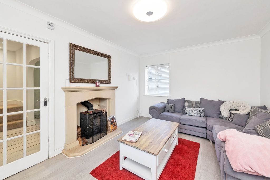 Property photo 2 of 21