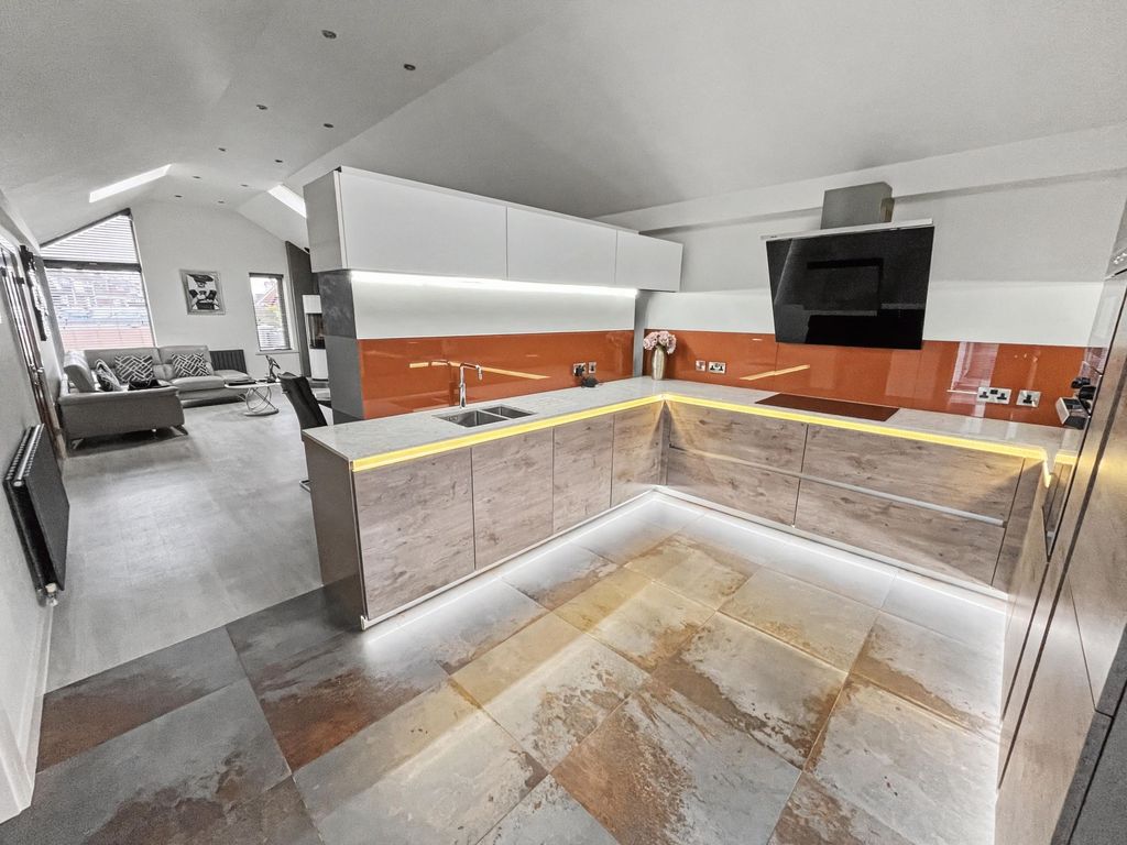 Property photo 1 of 31