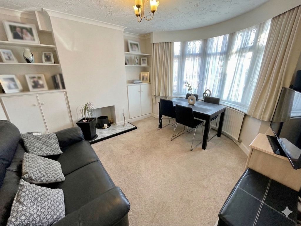 Property photo 2 of 11 4976751