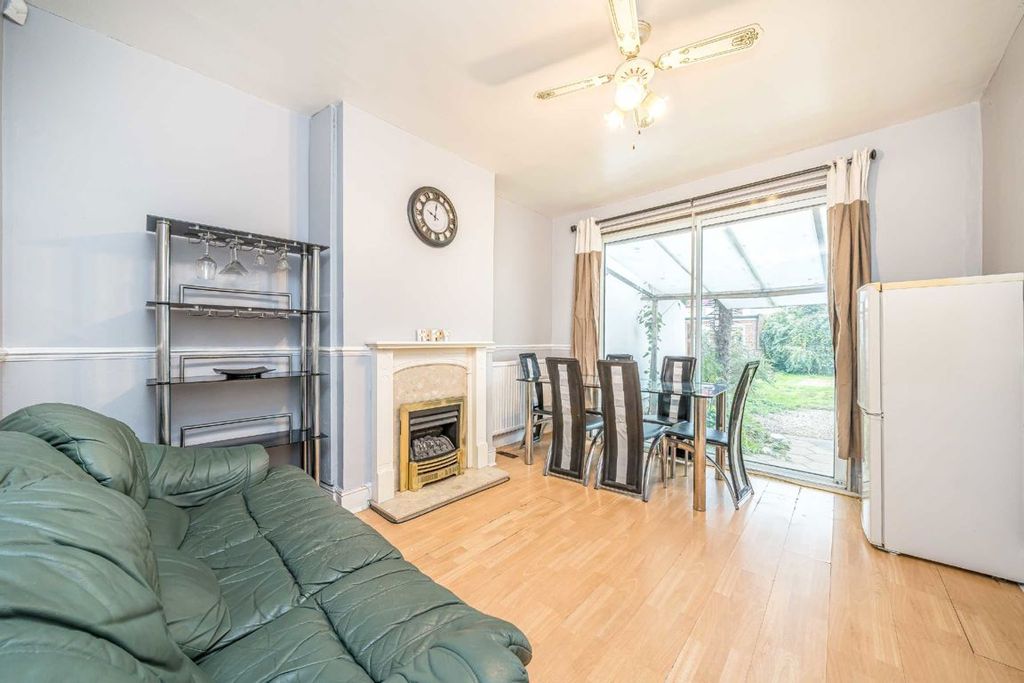 Property photo 3 of 8