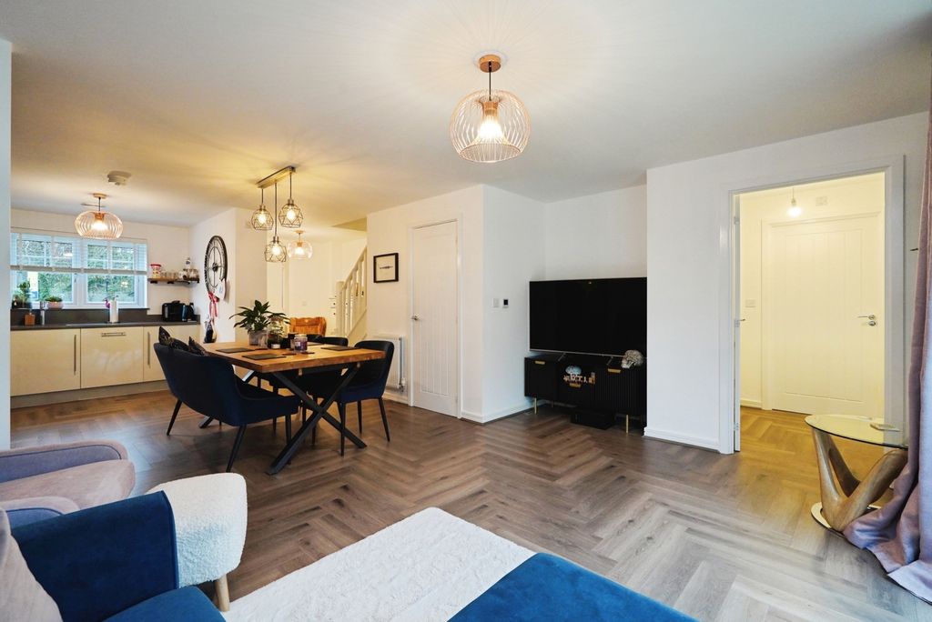 Property photo 3 of 20 Lounge/Diner