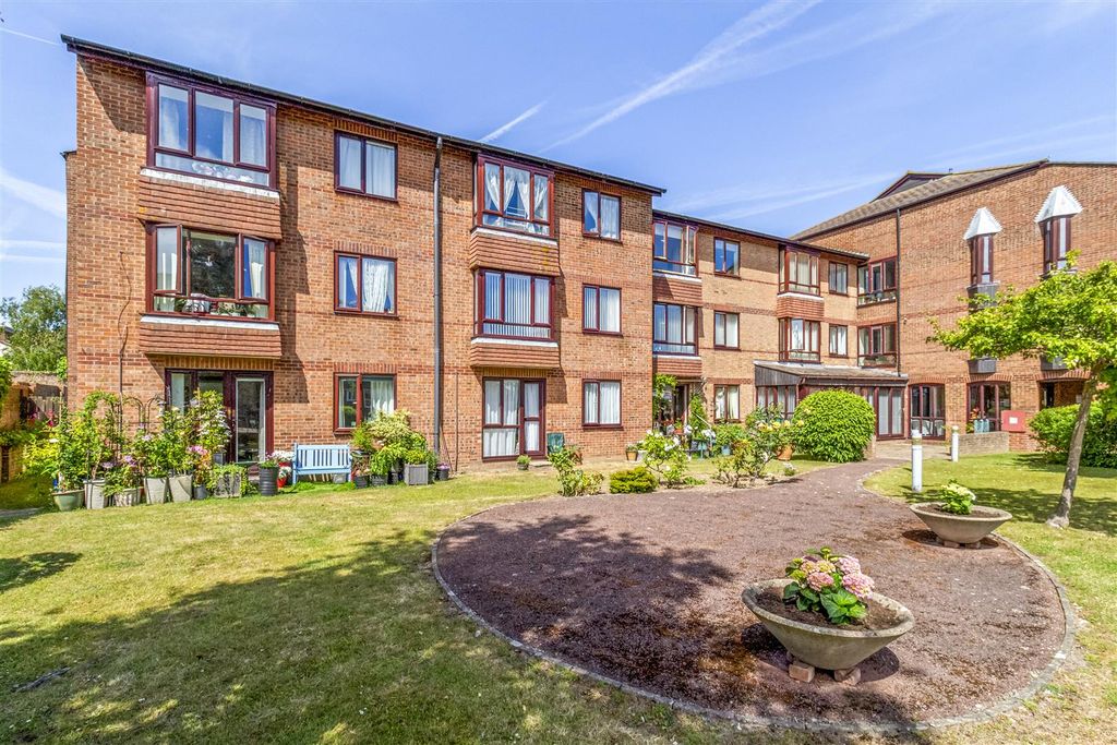 Property photo 1 of 19 4 Penrith Court-018.Jpg