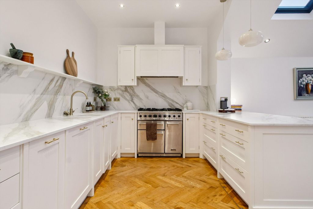 Property photo 3 of 23 Image