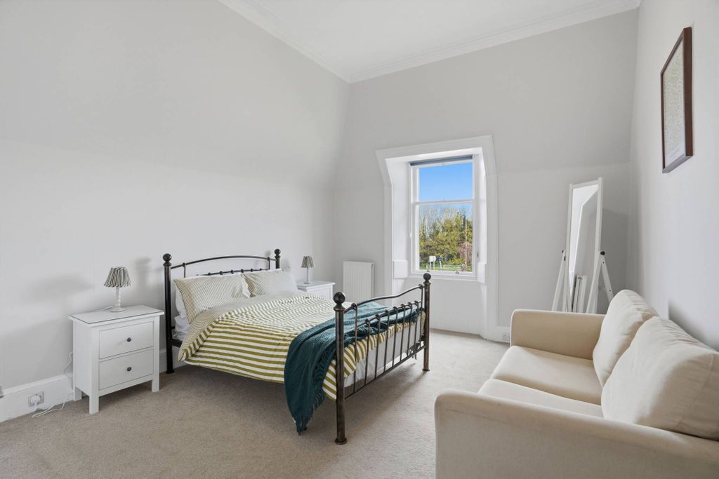 Property photo 3 of 30