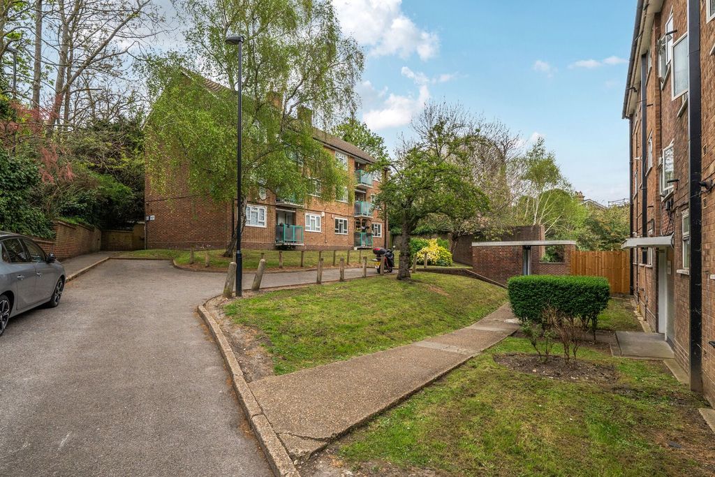 Property photo 2 of 17