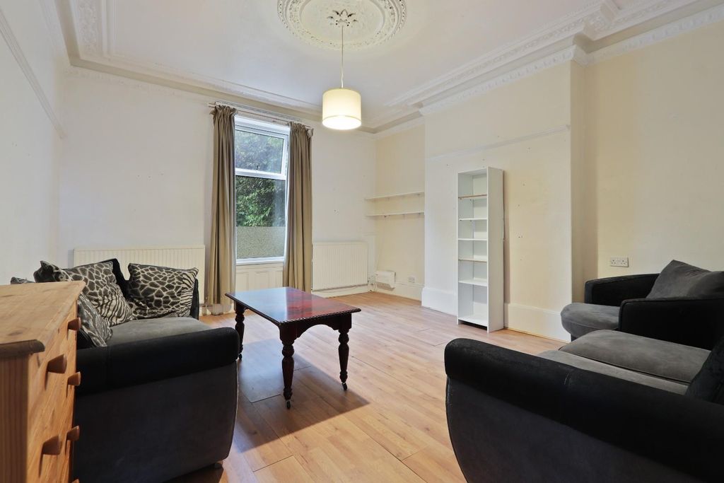 Property photo 2 of 28 Lounge