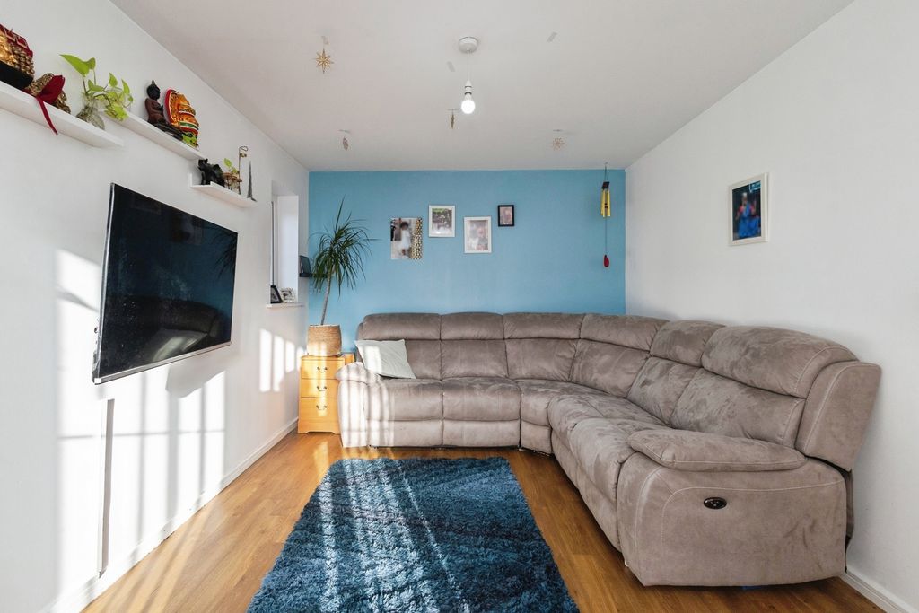 Property photo 2 of 15 Photo