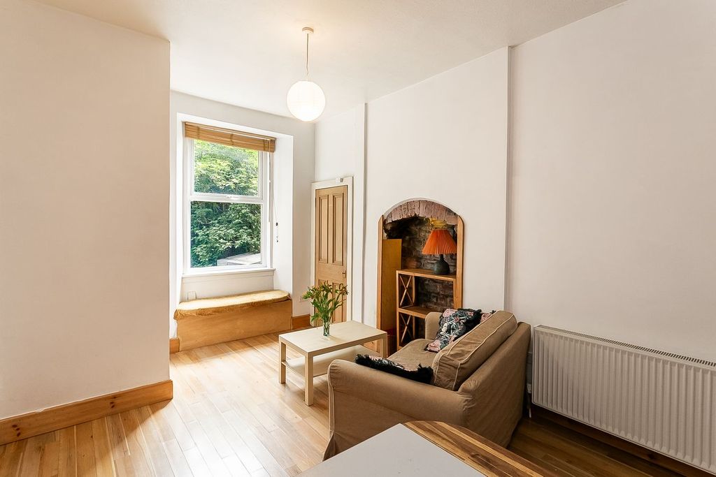 Property photo 2 of 28