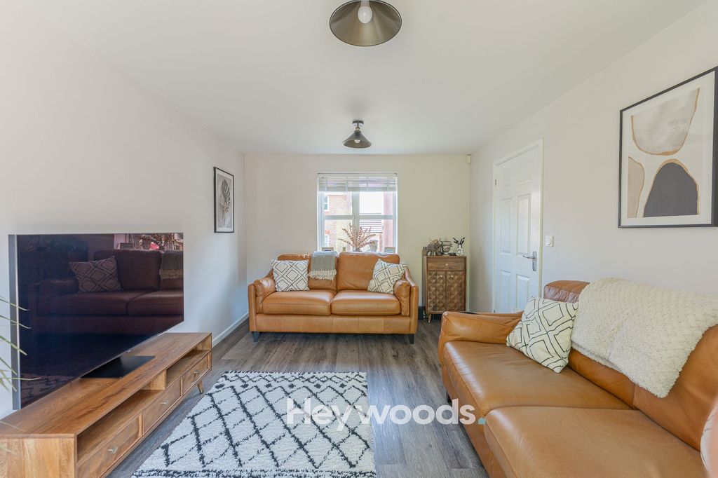 Property photo 3 of 27