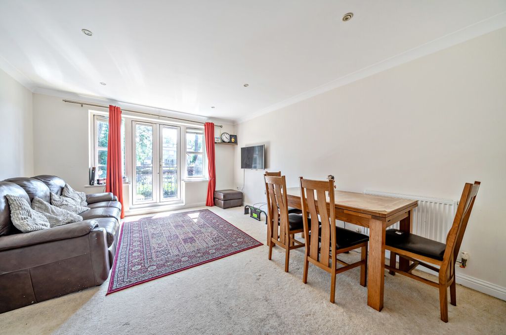 Property photo 3 of 14 1483296-8-6A3Eb28...