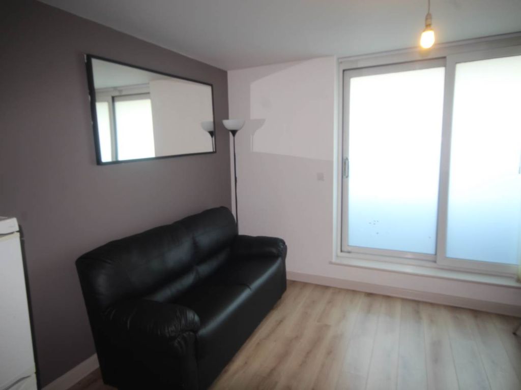 Property photo 3 of 12 Living Room (2)