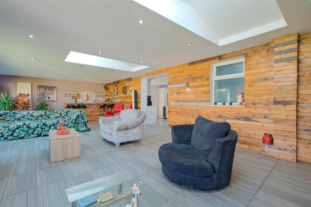 Property photo 3 of 30