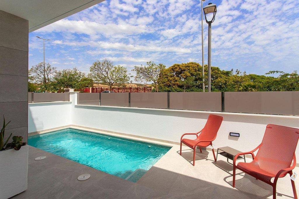 Property photo 2 of 41