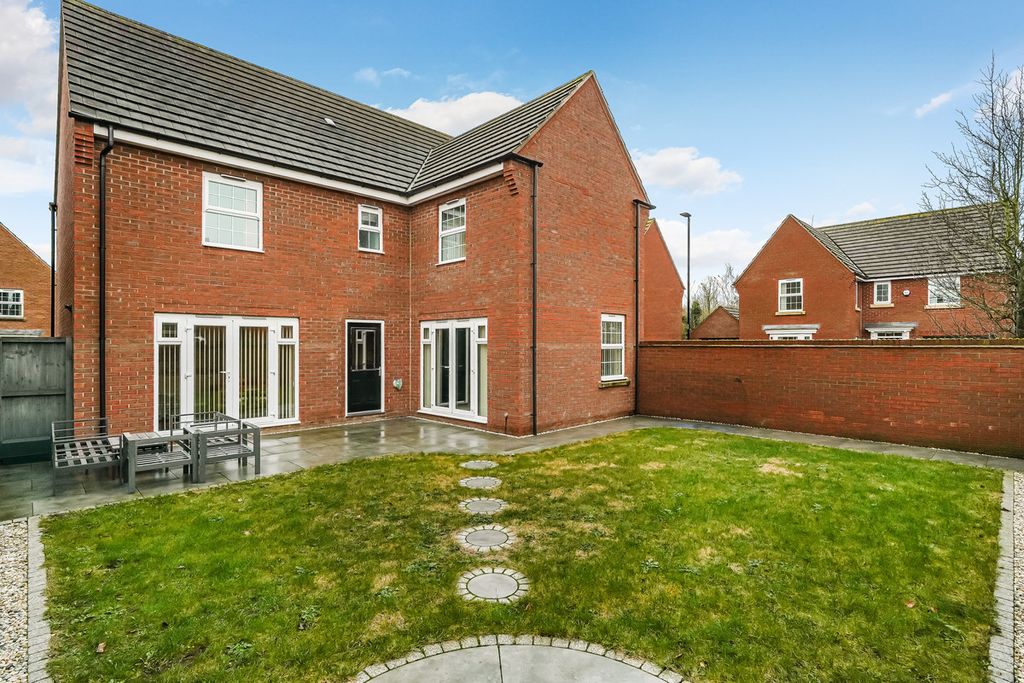 Property photo 2 of 17