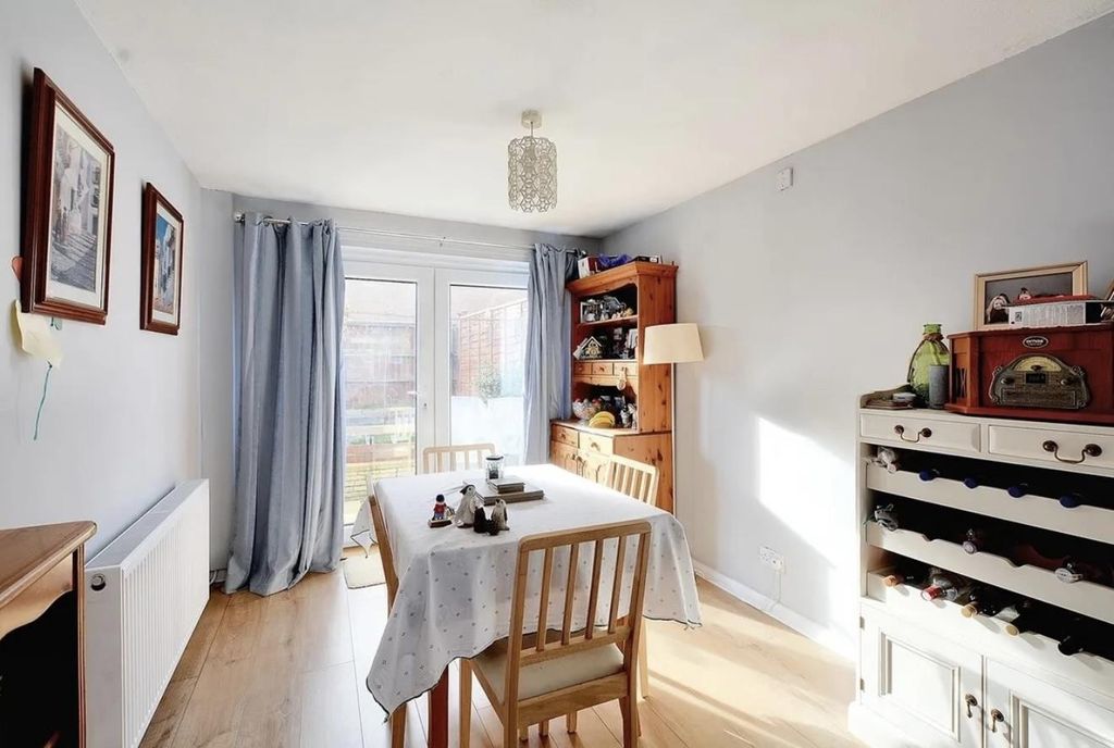 Property photo 3 of 7 Dining Area