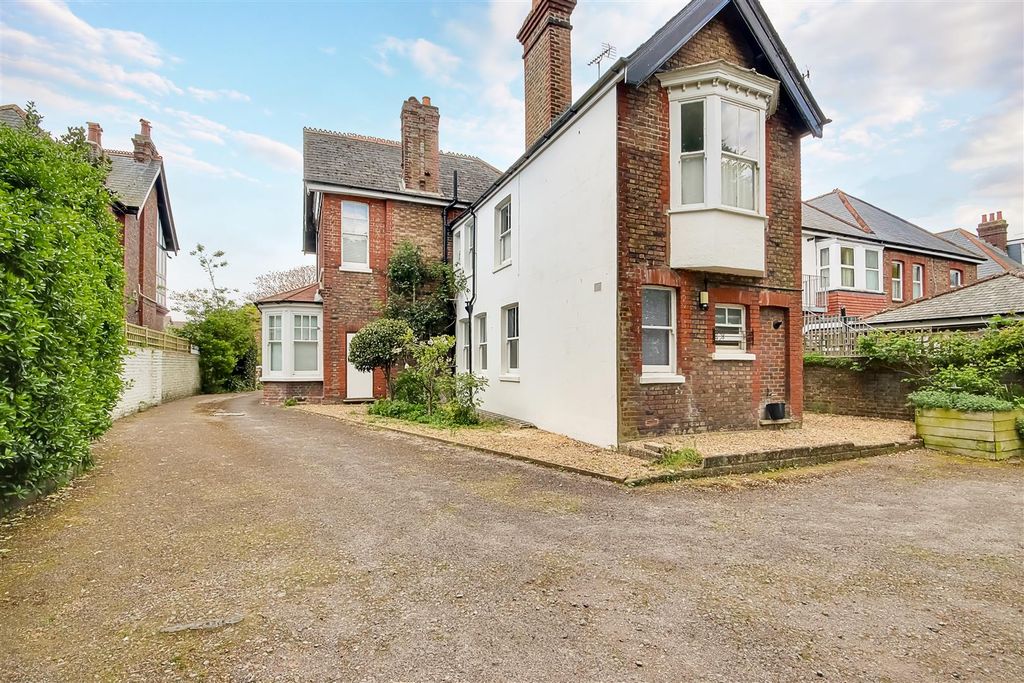 Property photo 2 of 11 Img_4550-Img_4552.Jpg