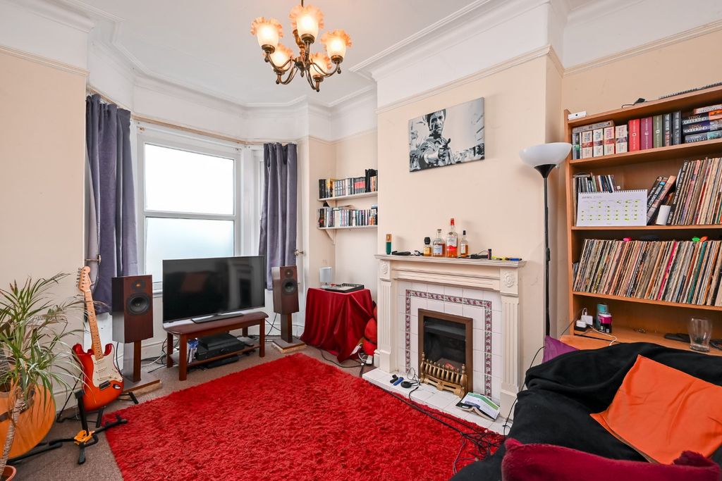 Property photo 3 of 11 Picture 3