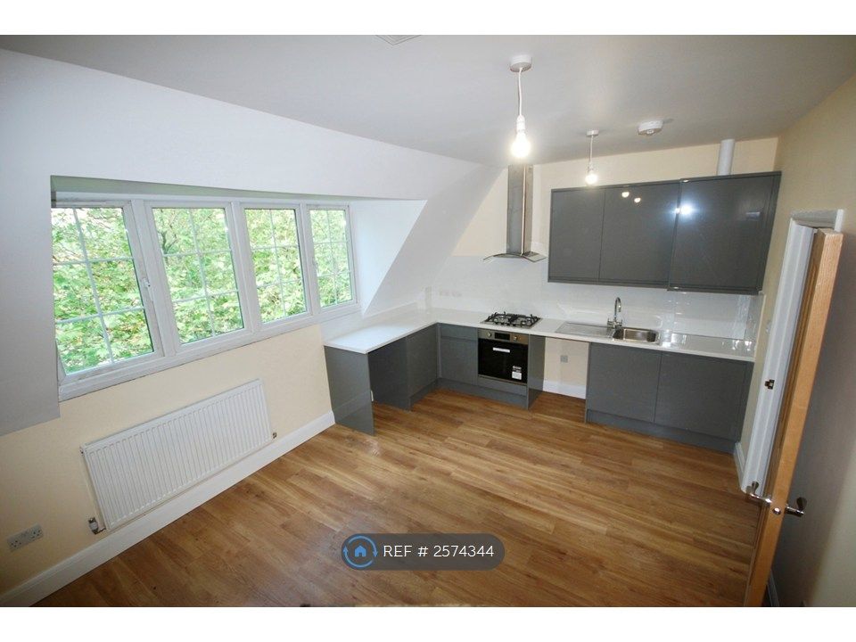 Property photo 3 of 14 Kitchen Living Room Photo 2