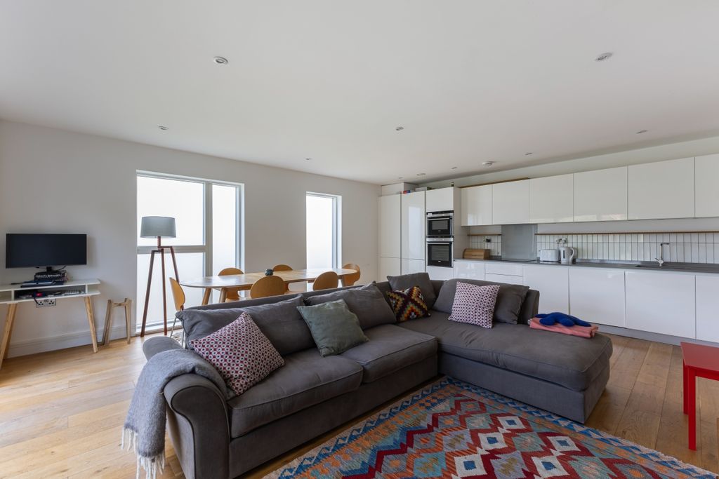 Property photo 3 of 16 110818_Apartment-...