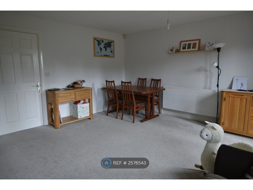 Property photo 3 of 31 Living Room