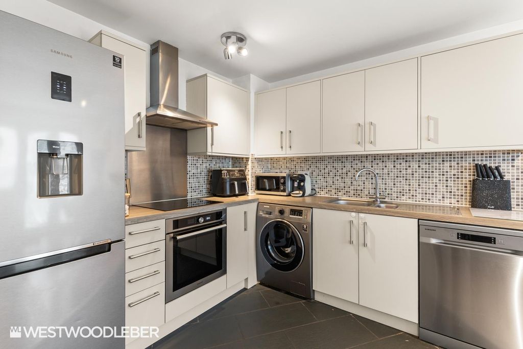 Property photo 2 of 27 Waterfallclose_2.Jpg