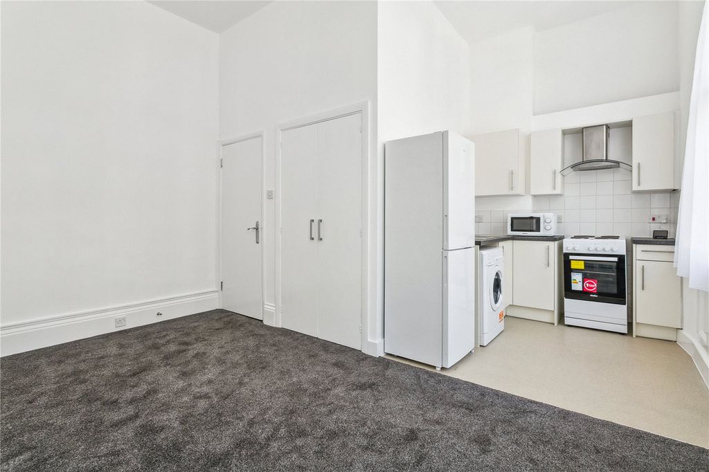 Property photo 3 of 7 Picture No. 11