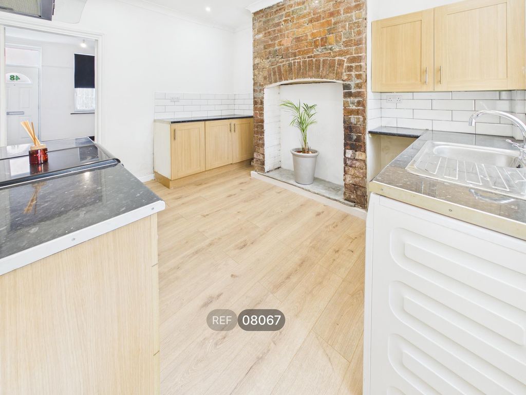Property photo 3 of 17 Kitchen