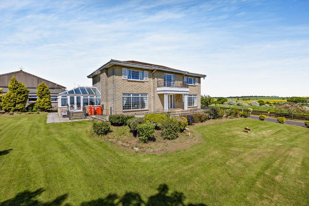 Property photo 1 of 31 Large Gardens