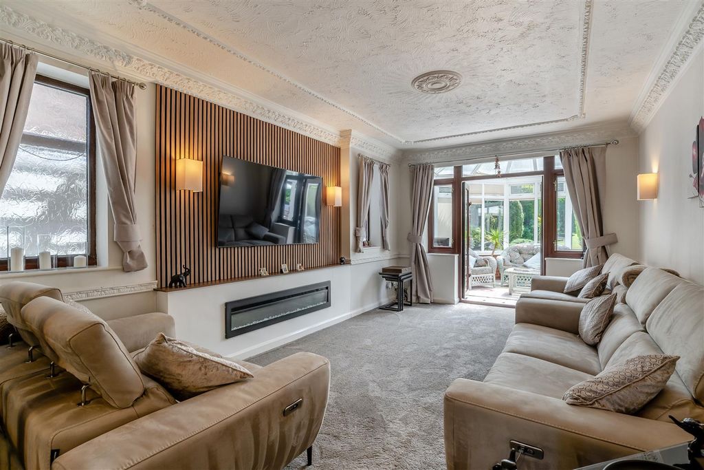 Property photo 3 of 34 8655421-Interior05.Jpg