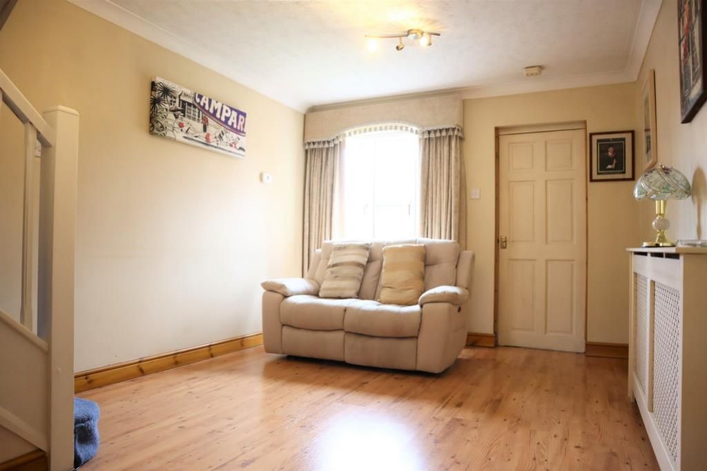 Property photo 2 of 11 Lounge