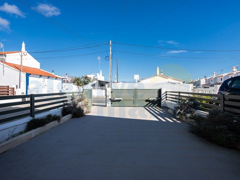 Property photo 3 of 27