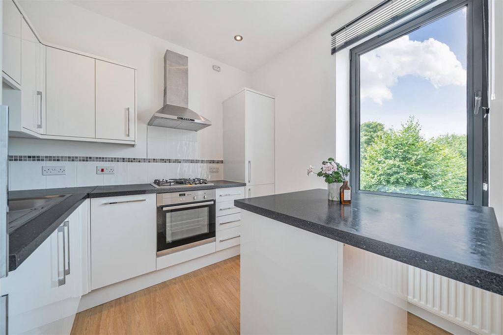 Property photo 2 of 8 66992E893cd90-1161375 (3).Jpg