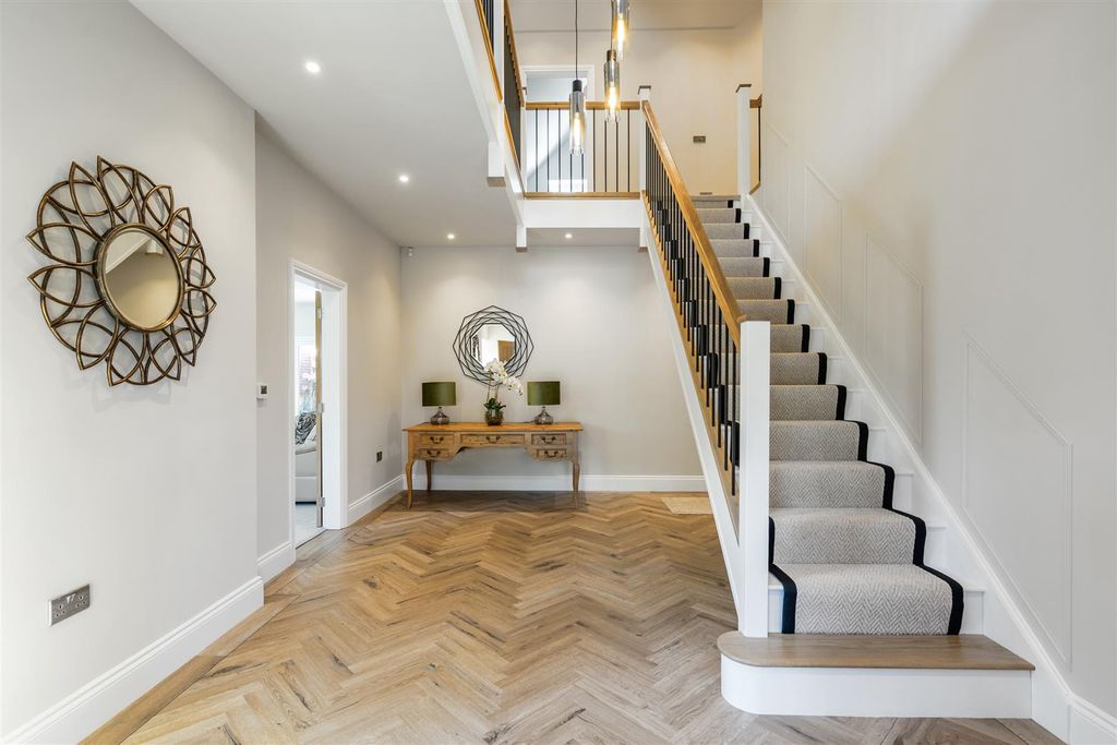 Property photo 3 of 33 9 Woodside Way_47.Jpg