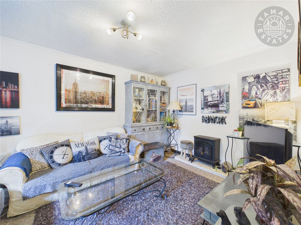 Property photo 3 of 15 Sitting Room