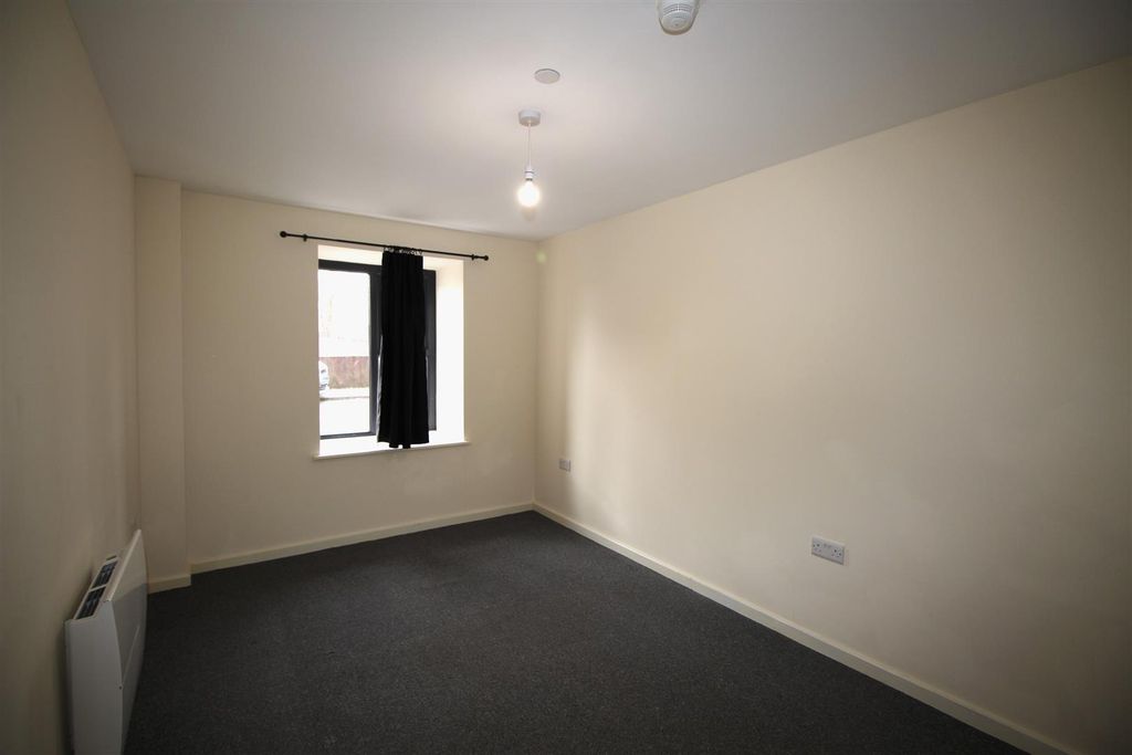 Property photo 2 of 9 444Bed12.Jpg