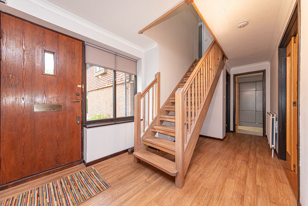 Property photo 2 of 18 Hallway
