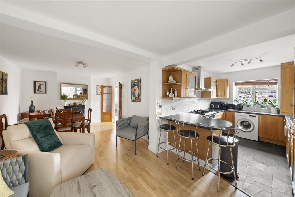 Property photo 2 of 22