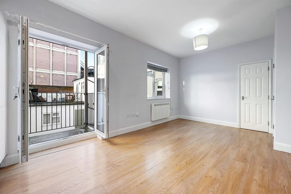 Property photo 2 of 12 Lounge.Jpg