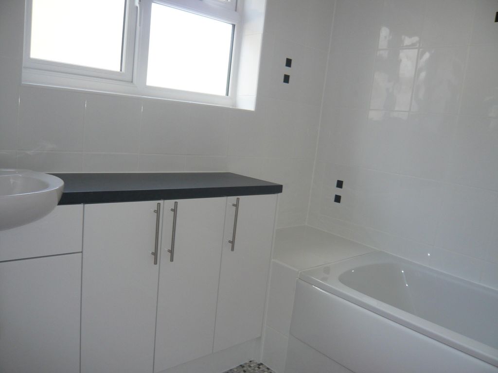 Property photo 1 of 7 Bathroom