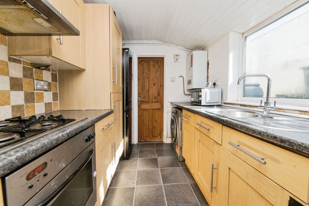 Property photo 3 of 18