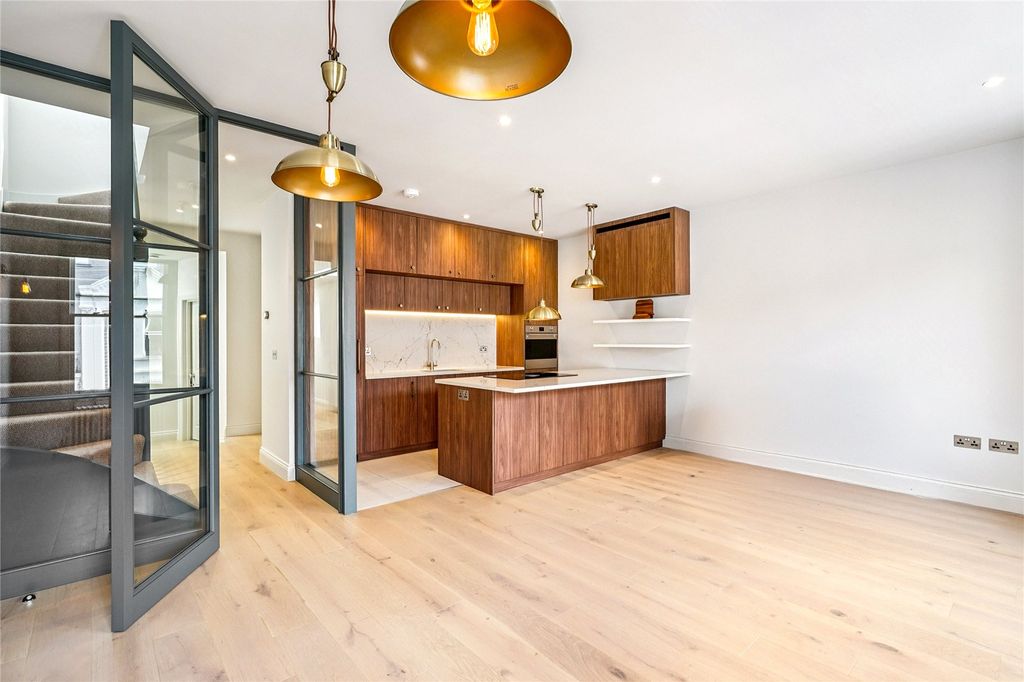 Property photo 1 of 17 Kitchen/Reception