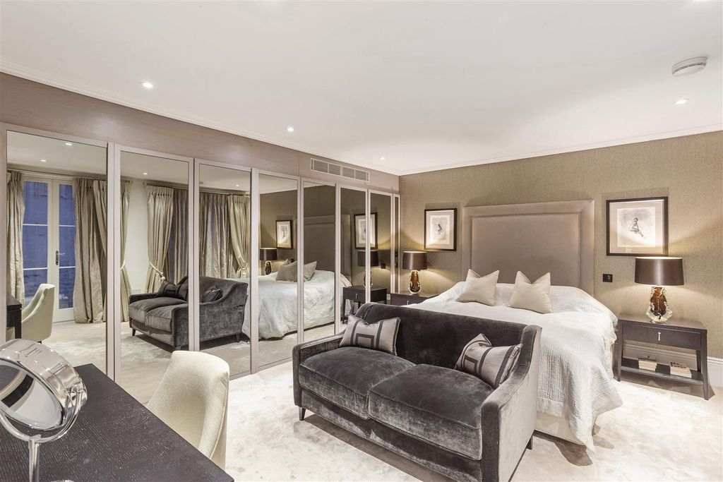 Property photo 1 of 17 63241_Flat 2, 30 Courtfield Gardens London  (19).J