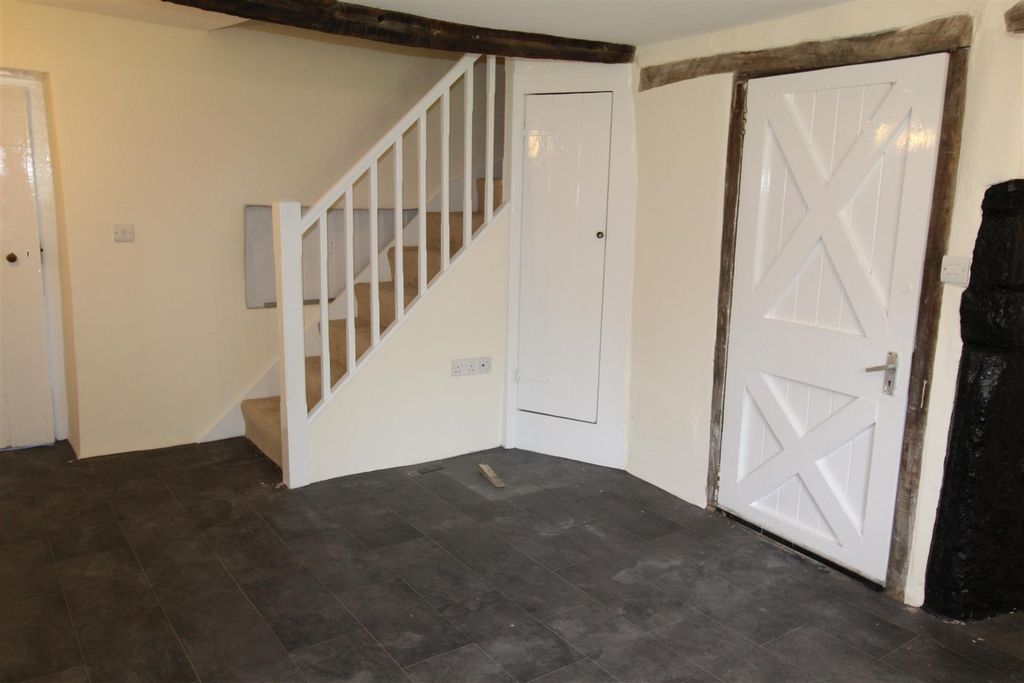 Property photo 3 of 20 Hallway.Jpg